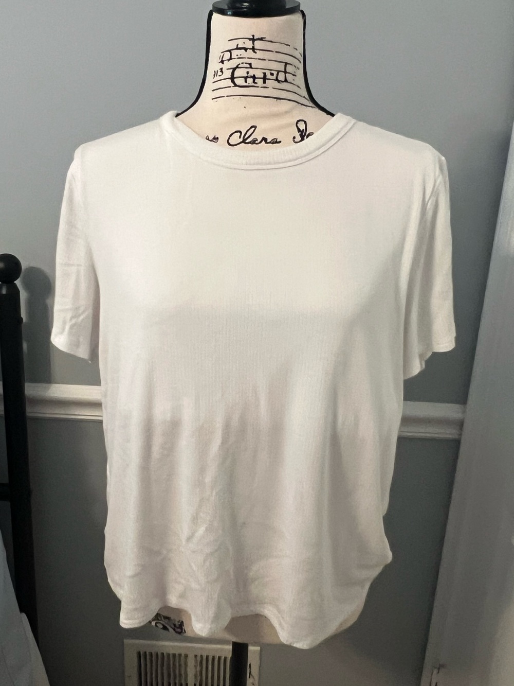 TRUTH by Republic White Crewneck Tee XL